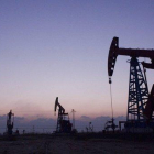 Pozos petroleros del yacimiento chino de Shengli.-EFE