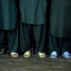 Sospechosos de participar en el linchamiento, ante el juicio.-Foto: AFP / WAKIL KOHSAR