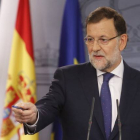 El presidente del Gobierno, Mariano Rajoy, valora este lunes los resultados de las elecciones catalanas.-AGUSTÍN CATALÁN