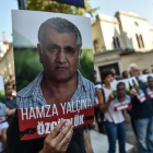 Protesta en Estambul contra la detención de Yalçin, el 13 de agosto.-AFP / OZAN KOSE