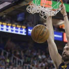 Marc Gasol ejecuta un mate en la octava victoria consecutiva de los Grizzlies.-Foto: AP / RICK BOWMER