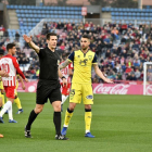 Mateu y Oyarzun se dirigen al colegiado Díaz de Mera durante el partido del pasado domingo en Almería.-ÁREA 11