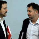 El alcalde de Rivas Vaciamadrid, Pedro del Cura (derecha), junto a coordinador del Izquierda Unida, Alberto Grazón,-EL PERIÓDICO