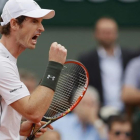 Murray celebra su victoria en Roland Garros-REUTERS / GONZALO FUENTES