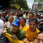 Opositores venezolanos, con Henrique Capriles a la cabeza, participan en la marcha contra Maduro, en Caracas, este martes.-EFE / MIGUEL GUTIÉRREZ