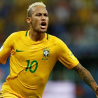 El delantero de Brasil, Neymar, celebra el gol de la victoria de su selección ante Colombia (2-1).-BRUNO KELLY / REUTERS