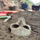Trabajos de exhumación de siete cuerpos el 19 de julio de 2013. / ÁLVARO MARTÍNEZ-