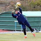 Guillermo en un entrenamiento con el primer equipo.-Álvaro Martínez