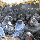 Imagen del vídeo que Boko Haram dio a conocer el pasado mes de mayo con parte de la niñas secuestradas.-