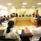 La presidenta de las Cortes, Silvia Clemente, preside la reunión de la Junta de Portavoces.-ICAL