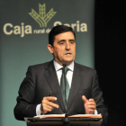 El presidente de Caja Rural, Carlos Martínez, ayer durante su intervención en el Foro Económico.-VALENTÍN GUISANDE
