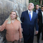 Netanyahu y su esposa en el exterior de la Tumba de los patriarcas.-EMIL SALMAN / AFP