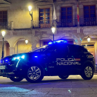 Vehículo de la Policía Nacional en la plaza Mayor de Soria. HDS