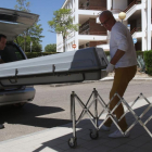 Los restos mortales de Blesa son trasladados para que se realice la autopsia.-STRINGER (AFP)