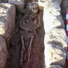 Una de las tumbas laja que se excavaron en Baniel.-Junta