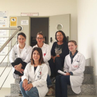 María Jesús Tuñón, catedrática de Fisiología de la ULE, junto con su equipo en las instalaciones del Ibiomed.-EL MUNDO