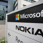 Entrada de oficinas de Microsoft y de Nokia en Helsinki.-