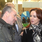 La consejera de Agricultura y Ganadería, Silvia Clemente, conversa con el coordinador regional de Asaja, Donaciano Dujo-Ical