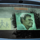 Cartel en un autobús de militantes a favor de Pedro Sánchez, el pasado 26 de noviembre en Valencia.-MIGUEL LORENZO