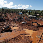 Vista aérea de las labores de rescate en la zona afectada por las inundaciones en Solai.-/ THOMAS MUKOYA (REUTERS)