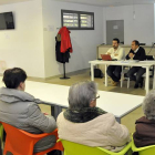 Una de las reuniones de los representantes municipales para dar a conocer los presupuestos a los vecinos.-DIEGO MAYOR