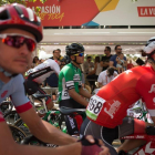 Los ciclistas en la salida de la quinta etapa de la Vuelta, en Granada. /-JORGE GUERRERO