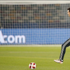 Santiago Solari, durante el último entrenamiento del Madrid en Abu Dhabi.-EPA