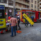 Atención a los heridos en la calle Tejera. MARIO TEJEDOR