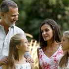 El Rey, Letizia y sus hijas, en Marivent.-
