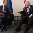 El presidente del Consejo Europeo, Donald Tusk, y el primer ministro británico, Boris Johnson, en un encuentro en las Naciones Unidas el pasado septiembre.-STEFAN ROUSSEAU (DPA)