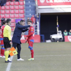 López Garai da indicaciones a Fran Villalba en un partido en Los Pajaritos.-Luis Ángel Tejedor
