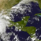 El ciclón Patricia, en una fotografía satelital de esta mañana, ya prácticamente sobre territorio mexicano.-NOAA