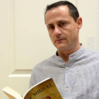 El escritor soriano Antonio de Miguel.-VALENTÍN GUISANDE