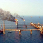 Una plataforma de la Compañía Mexicana de Petróleos Méxicanos (Pemex) que opera en el Golfo de México.-HO / AFP