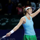 Muguruza se despide del público de Singapur tras ganar a Kuznetosva.-REUTERS / EDGAR SU