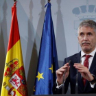 Fernando Grande-Marlaska pide al Govern una condena firme de la violencia tras reunirse con Buch.-TONI ALBIR/EFE