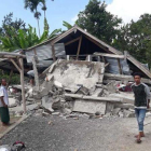 Casas destruidas por el tembolor de esen Sajang, en Sembalun, al este de Lombok (Indonesia).-AP / ROSIDIN