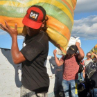Decenas de venezolanos cruzando los puentes fronterizos entre el estado venezolano de Táchira y el departamento colombiano de Norte de Santander.-EFE