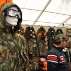 Uno de los stands de la feria de caza en Almazán el año pasado. / VALENTÍN GUISANDE-