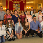 La presidenta de la Diputación Provincial de Zamora, Mayte Martín, y el diputado de Educación, Cultura, Juventud, Deportes y Emigración, José Luis Bermúdez, reciben a los nueve participantes del programa Añoranza y a los ocho del Programa Raíces-Ical