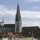 La catedral de la ciudad de Ratisbona, Regensburg en alemán. Alumnos de la escuela dependiente de la Iglesia sufrieron abusos.-AP