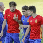 Bartra, Casillas y Piqué en una concentración de la selección junto al seleccionador Vicente del Bosque.-EFE / JUANJO MARTIN