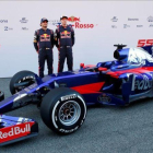 Daniil Kyvat y Carlos Sainz en Montmeló.-REUTERS / ALBERT GEA