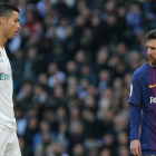 Messi (derecha), mejor que Cristiano según Marca.-REUTERS / SERGIO PEREZ