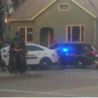 Un hombre disfrazado de Batman se ofrece a la policía de Kelowna (Canadá).-