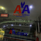 Oficinas de la aerolinea American Airlines en Caracas, tras la decisión de suspender los vuelos.-EFE