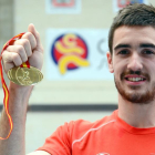 Mario Arancón con la medalla de campeón promesa en combinadas.-ÁLVARO MARTINEZ