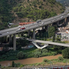 Puente de la autopista AP7 sobre Martorell.-MARC VILA