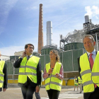 Luis Domingo González, Suárez-Quiñones, María Berzosa y José Miguel Isidro, en la planta de Europac.-ICAL