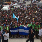 Los viajeros entraron en la ciudad tras una larga jornada de unas siete horas en las que recorrieron los 40 kilómetros que separan a Tapachula de Ciudad Hidalgo, en la frontera con la guatemalteca Tecún Umán.-EFE